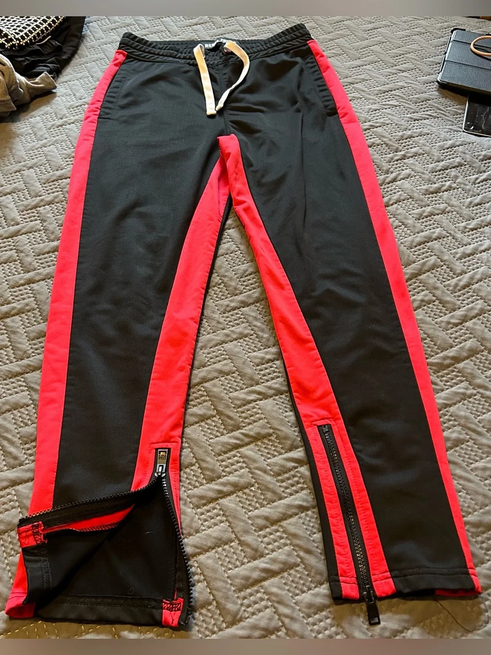 Rebel Minds, Denim & Fine Goods, Unisex Black and Red Athletic Jogger pants Sz S